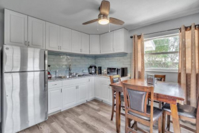 Downtown Single Family Modern Bungalow close to beaches and dining home